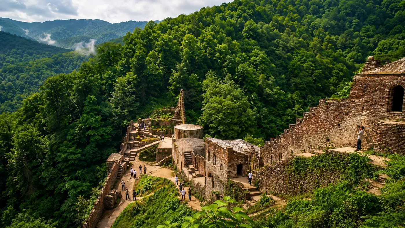 قلعه رودخان گیلان در دل جنگل